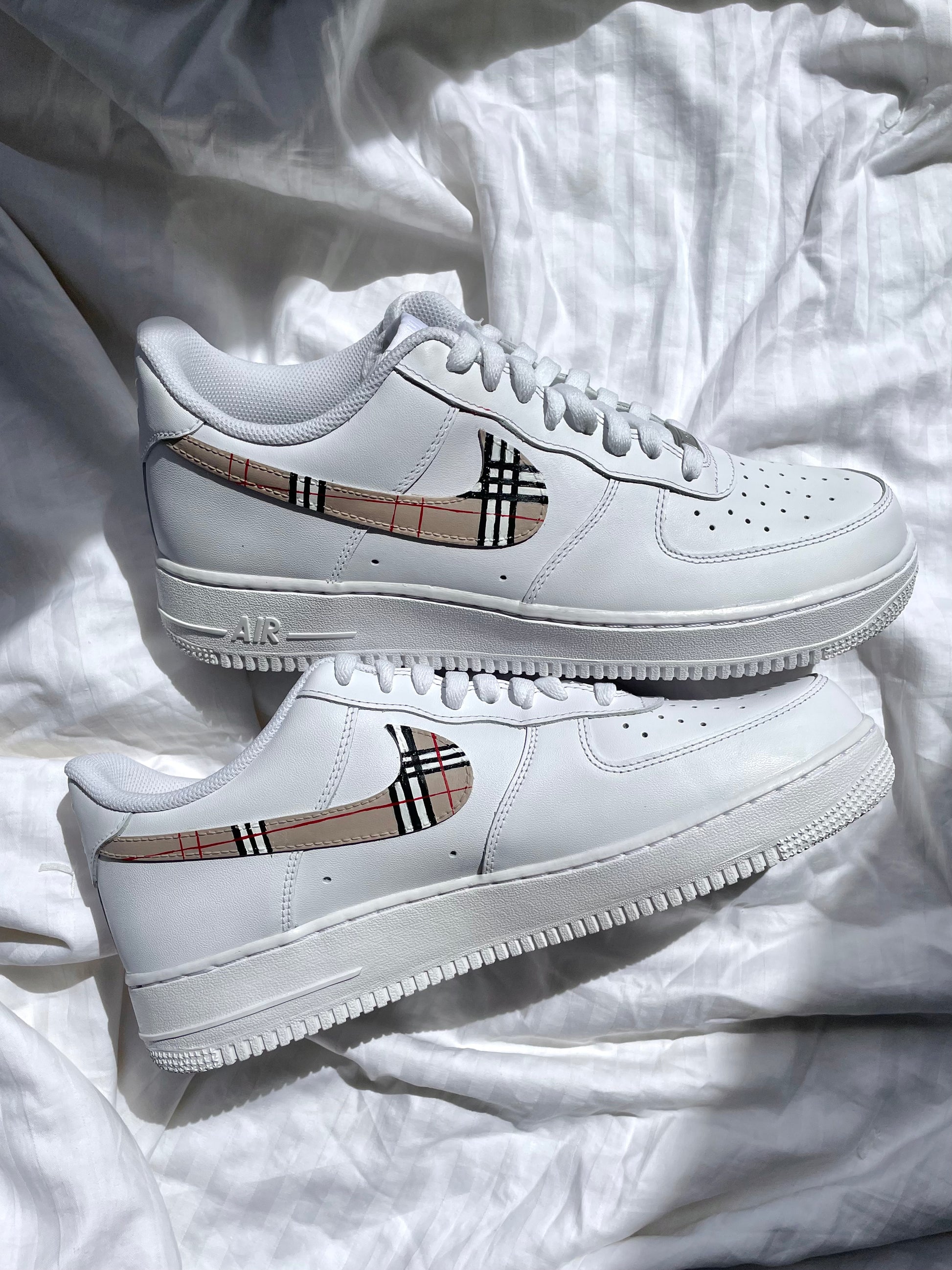 Burberry Nike Air Force M W Toe box, Swoosh Heel